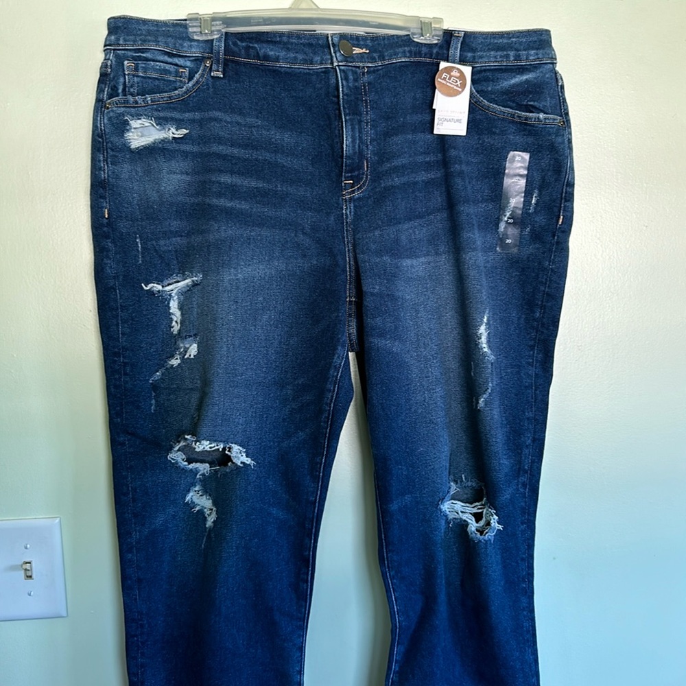 Signature fit Boyfriend capri mid rise jeans